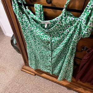 Super cute green cold shoulder floral dress, worn once